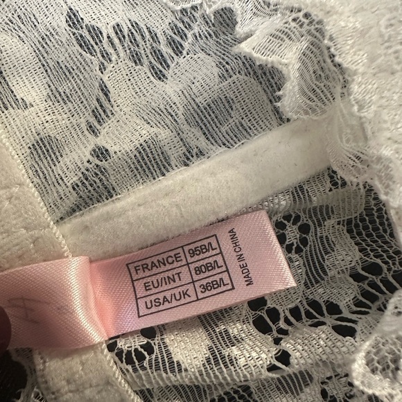 Elegant White Lace Bralette - Picture 6 of 6